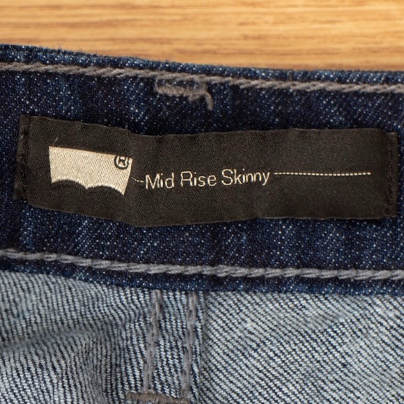 Levi's Women's Jeans - Dark Blue - Picture 6 of 10